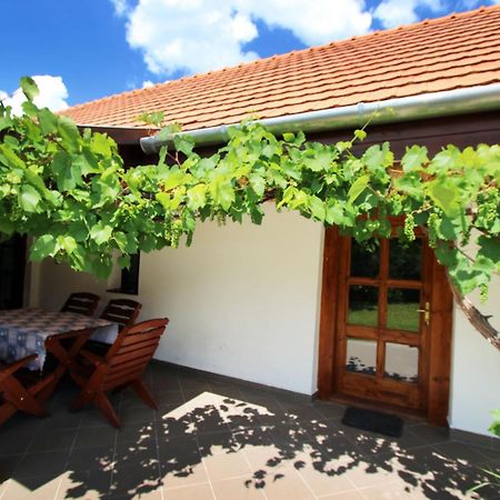 Lugas Vendeghaz Hotel Felsőtold Buitenkant foto