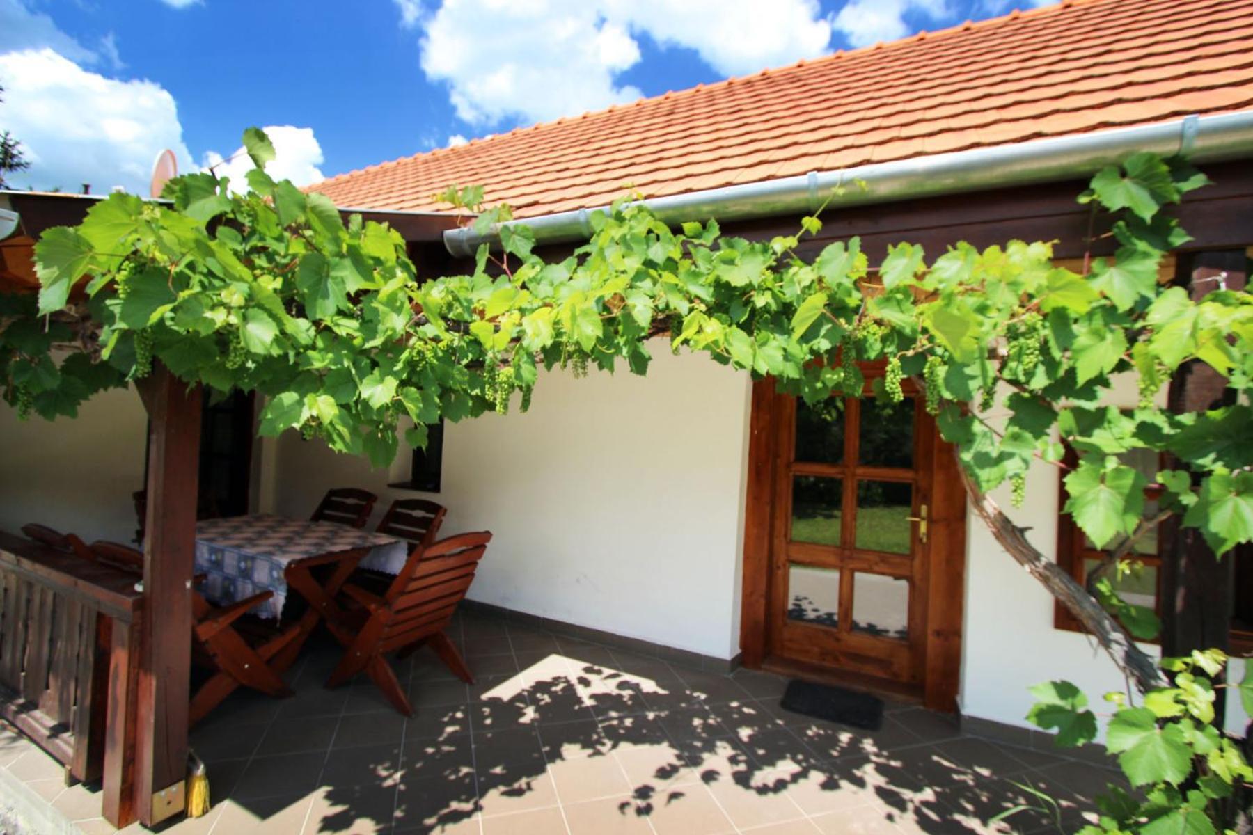 Lugas Vendeghaz Hotel Felsőtold Buitenkant foto