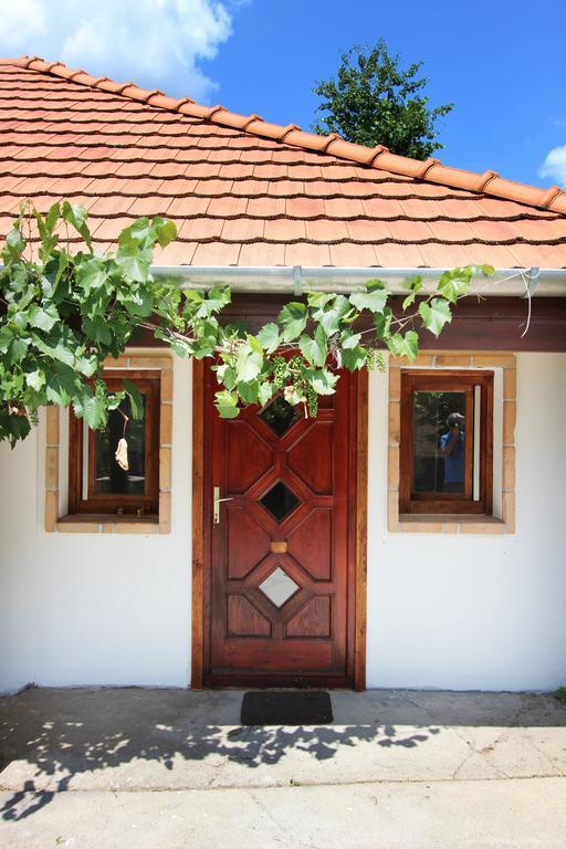 Lugas Vendeghaz Hotel Felsőtold Buitenkant foto