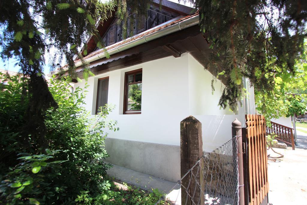 Lugas Vendeghaz Hotel Felsőtold Buitenkant foto
