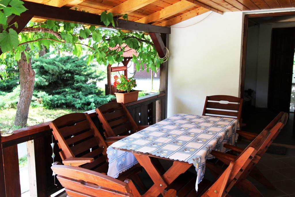 Lugas Vendeghaz Hotel Felsőtold Buitenkant foto