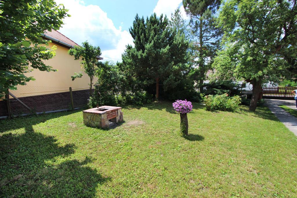 Lugas Vendeghaz Hotel Felsőtold Buitenkant foto